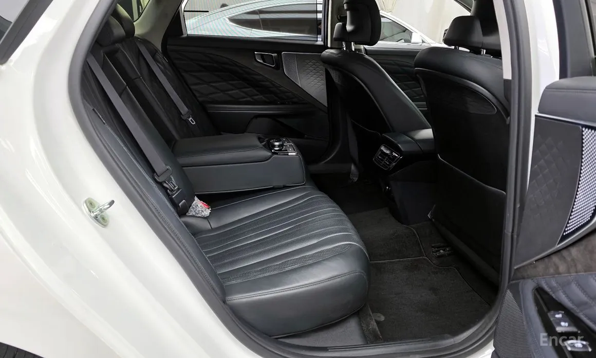 Фото 12 - Kia K8