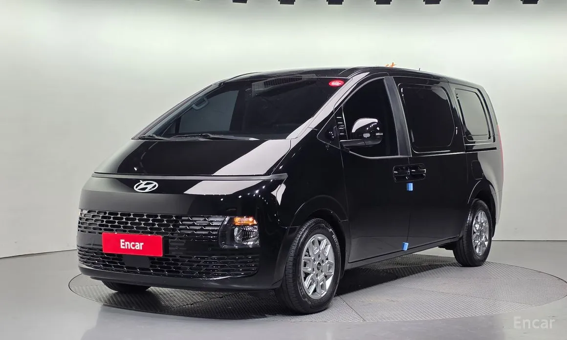 Фото 1 - Hyundai Staria