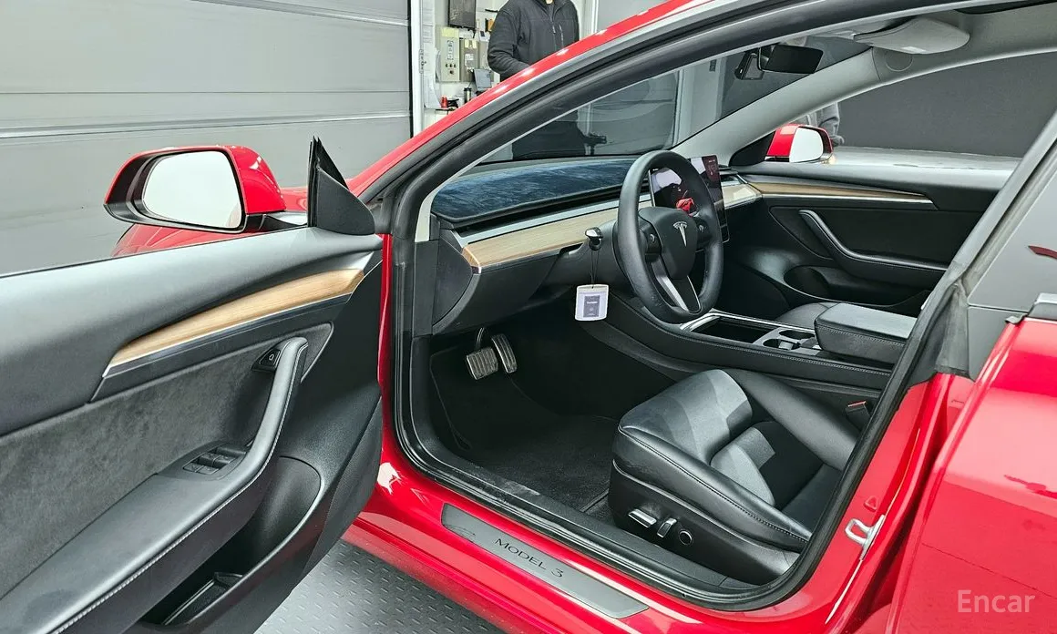 Фото 10 - Tesla Model 3