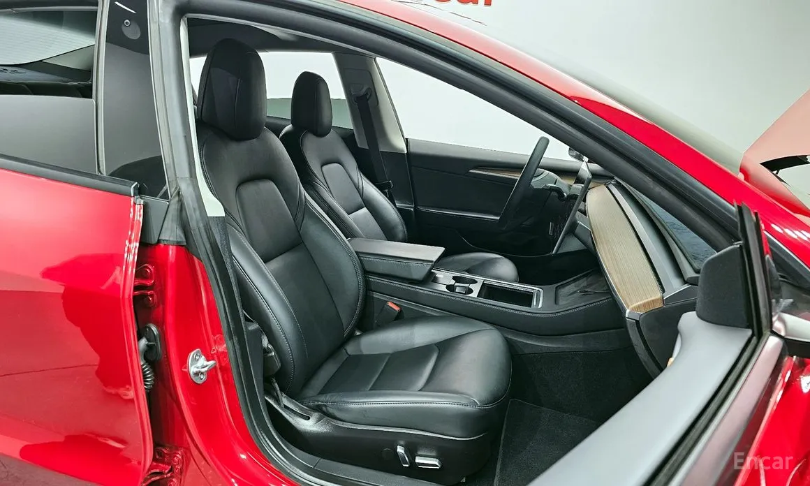 Фото 12 - Tesla Model 3