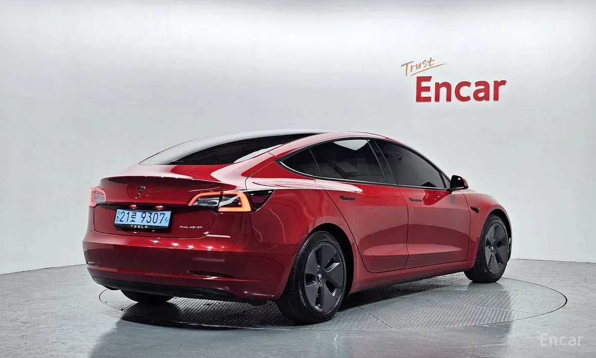 Фото 2 - Tesla Model 3