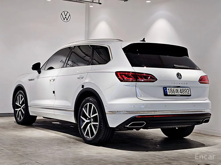 Фото 2 - Volkswagen Touareg