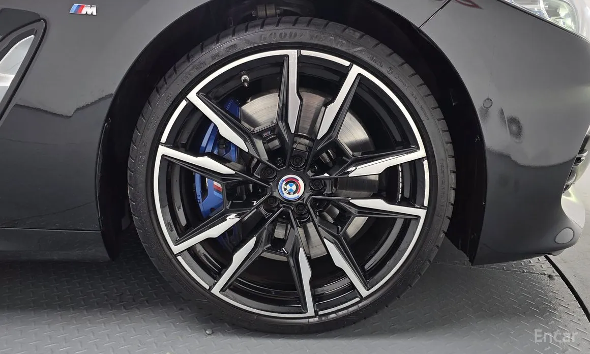 Фото 5 - BMW 8 Series