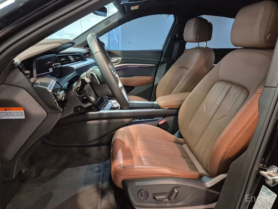 Фото 10 - Audi Q8 e-tron