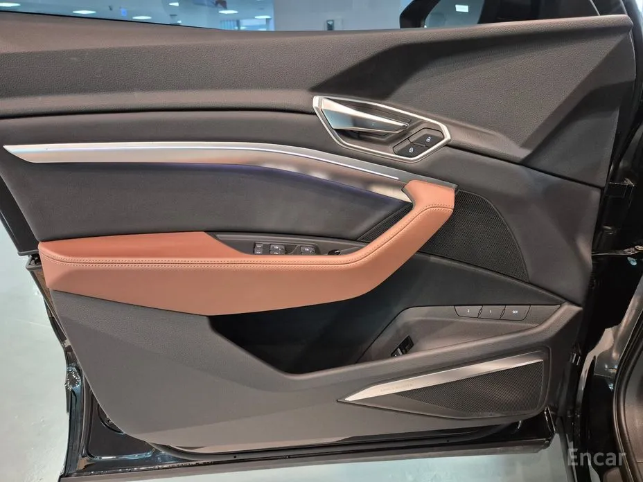 Фото 12 - Audi Q8 e-tron