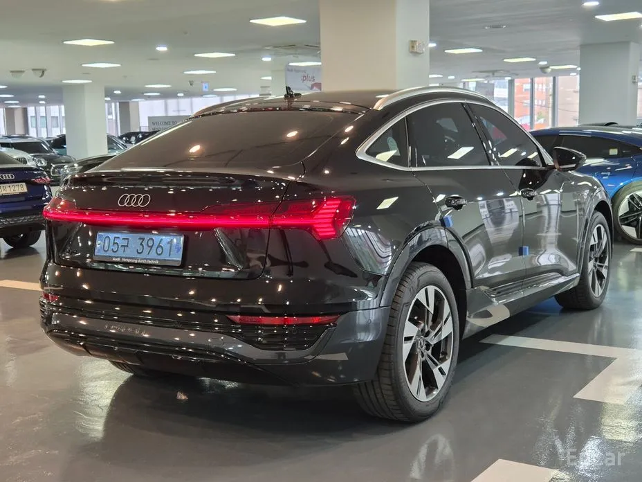 Фото 3 - Audi Q8 e-tron