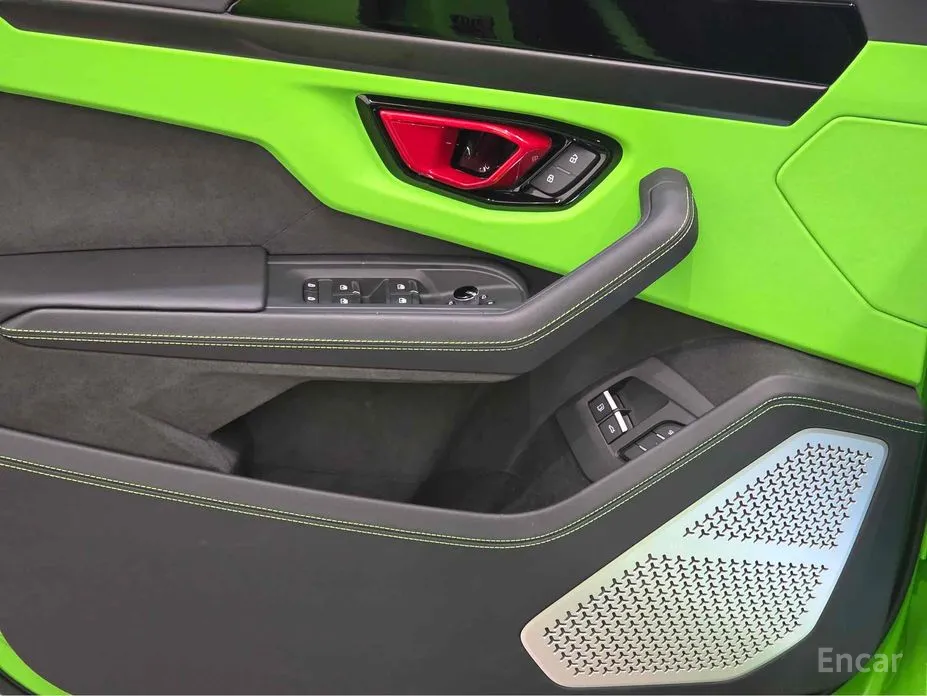 Фото 12 - Lamborghini Urus