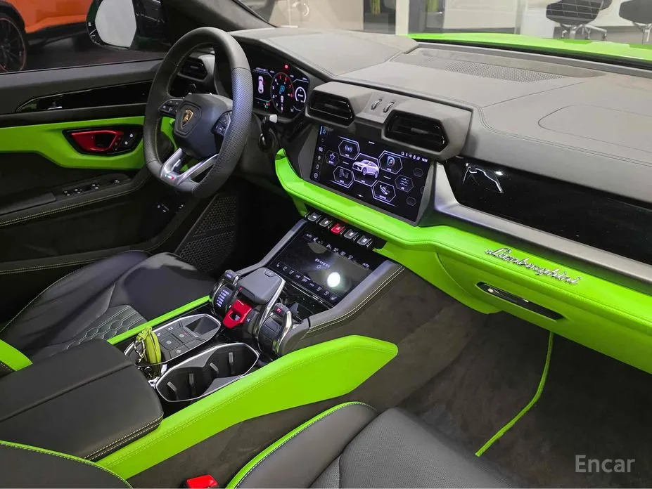 Фото 13 - Lamborghini Urus