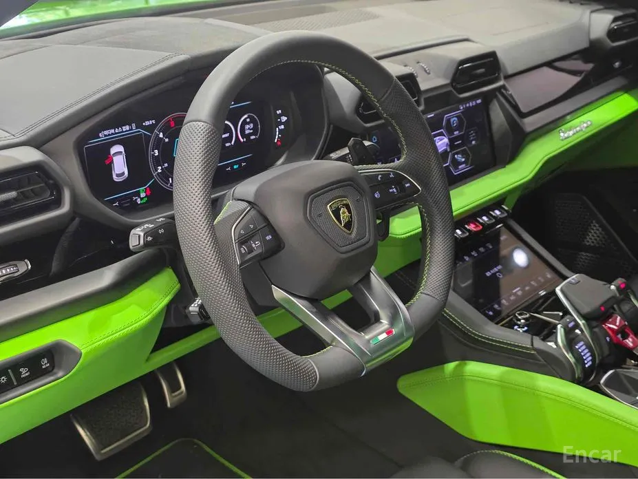 Фото 14 - Lamborghini Urus