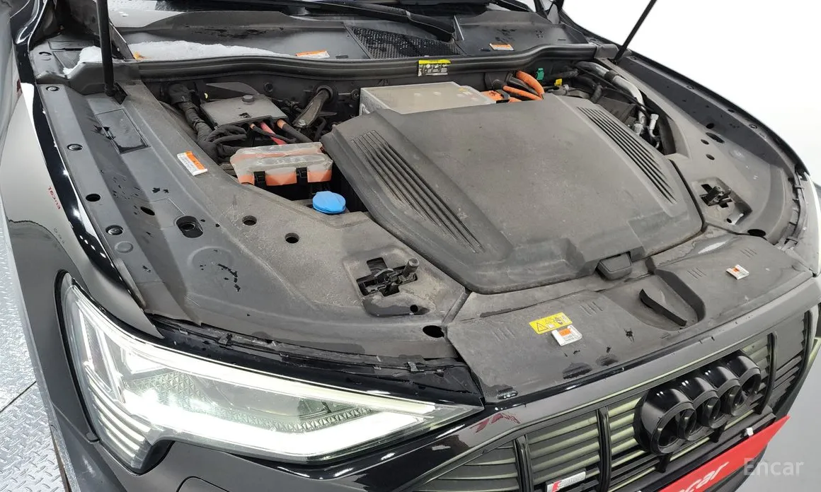 Фото 6 - Audi e-tron