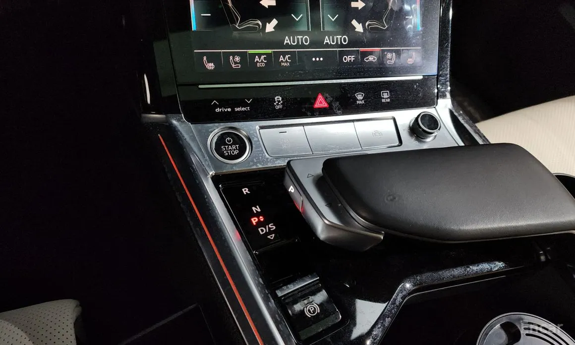 Фото 9 - Audi e-tron