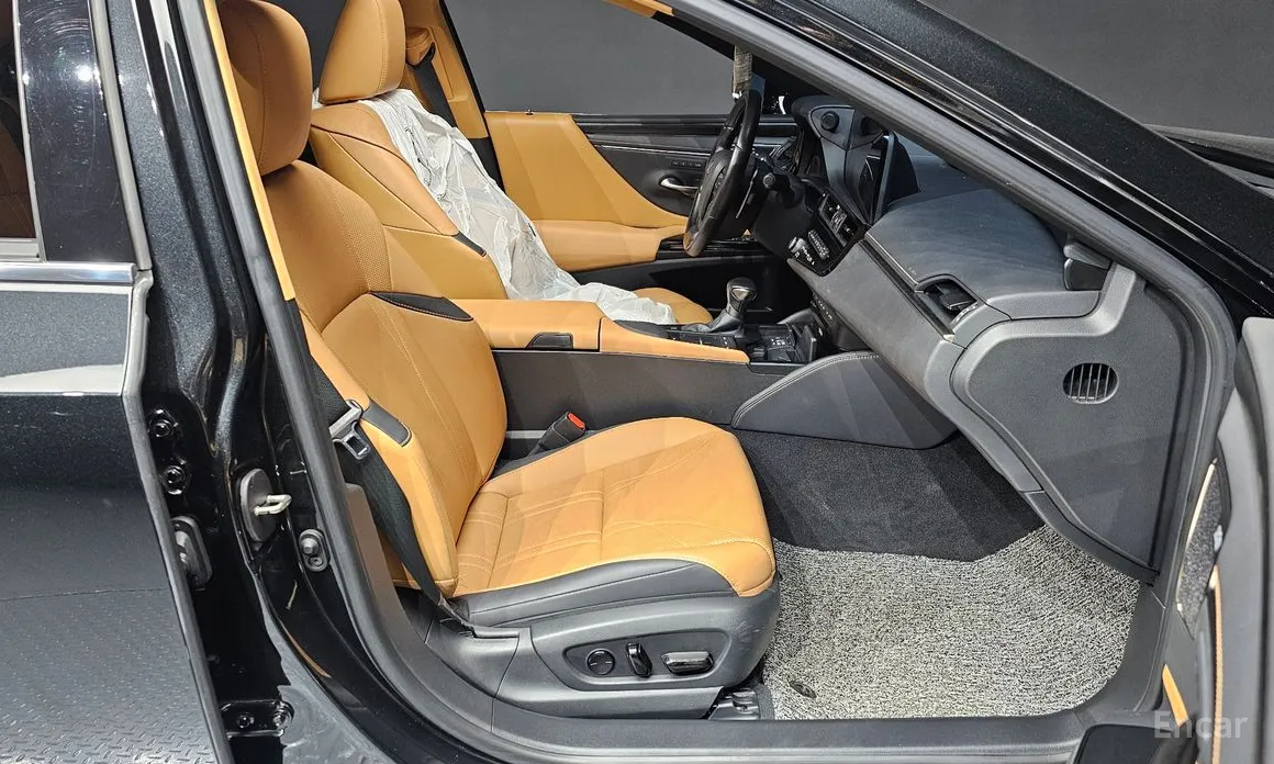 Фото 10 - Lexus ES