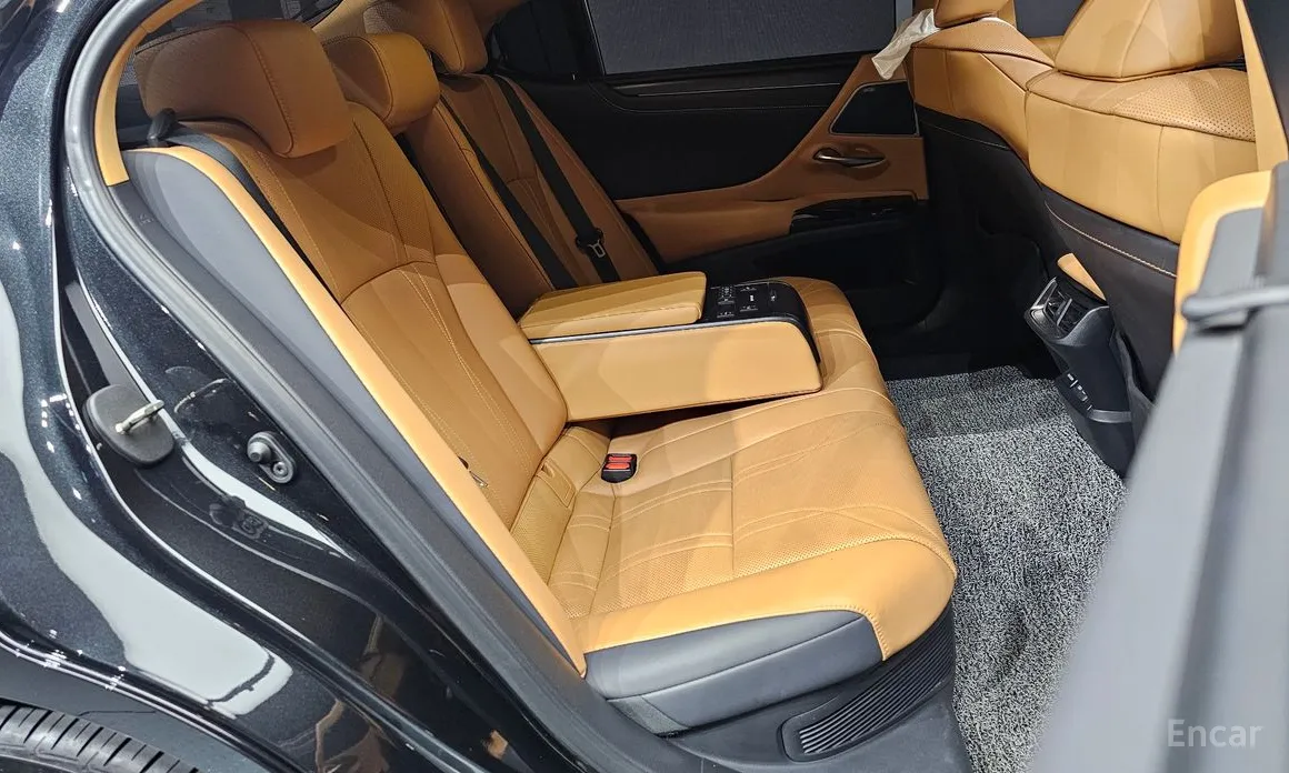 Фото 12 - Lexus ES