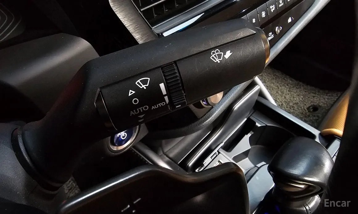 Фото 16 - Lexus ES