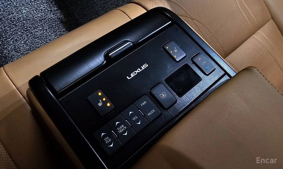 Фото 17 - Lexus ES