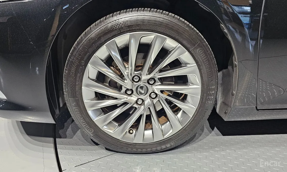 Фото 5 - Lexus ES