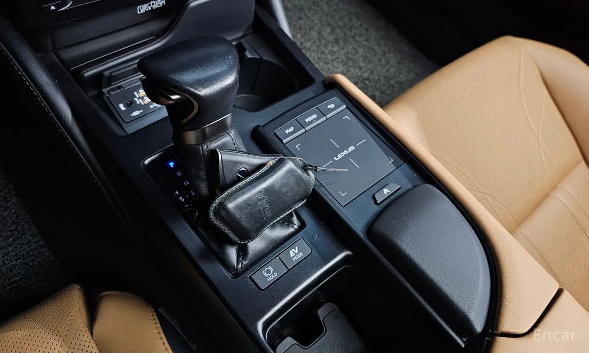 Фото 9 - Lexus ES