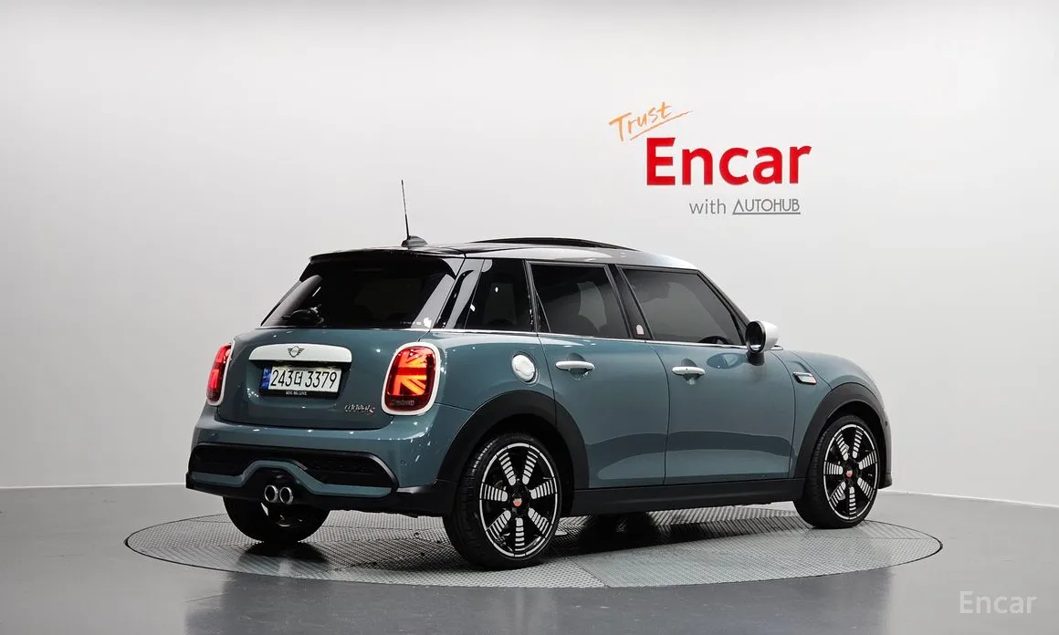 Фото 2 - Mini Cooper