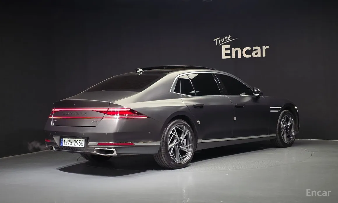 Фото 2 - Genesis G90