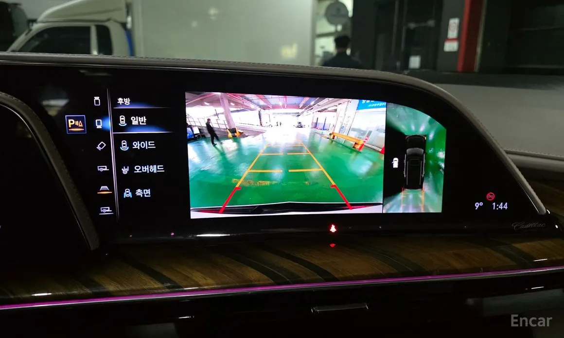 Фото 15 - Cadillac Escalade