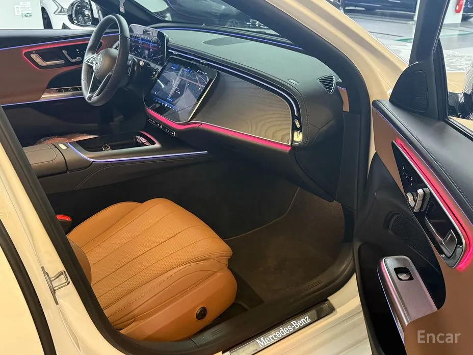 Фото 15 - Mercedes-Benz E-Class