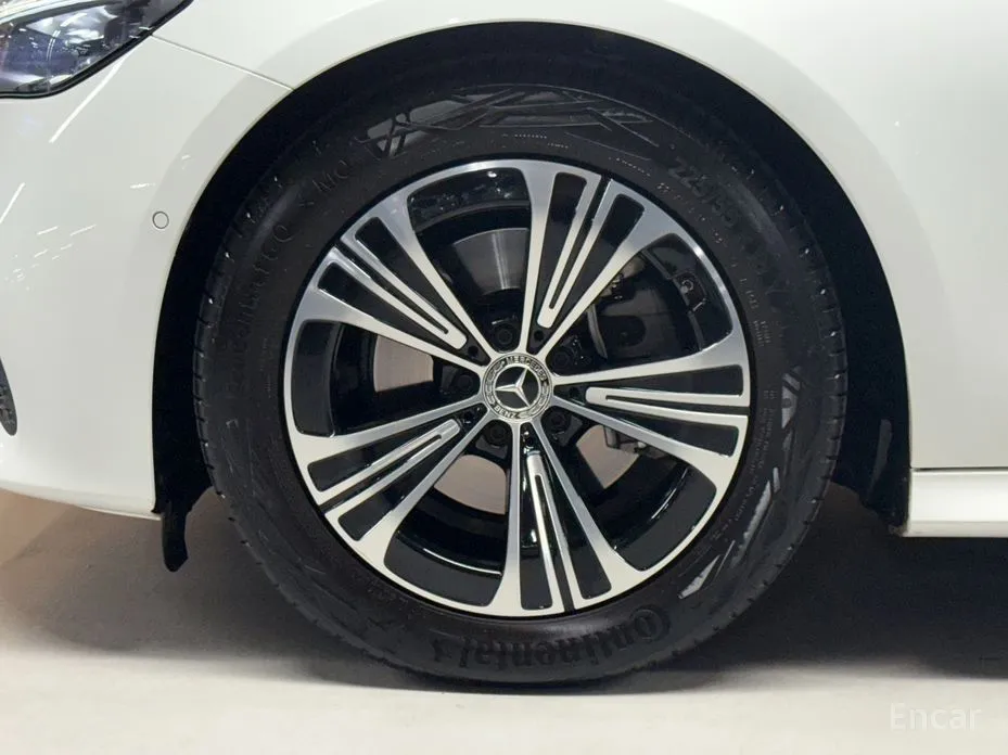 Фото 5 - Mercedes-Benz E-Class