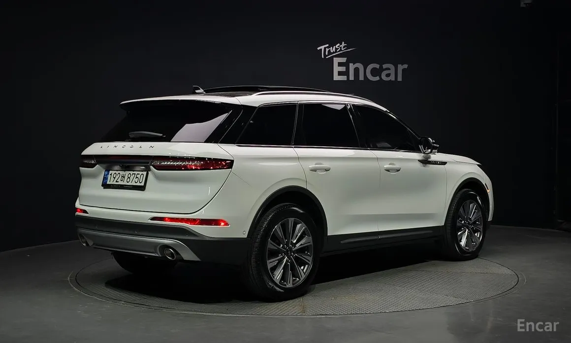 Фото 2 - Lincoln Corsair