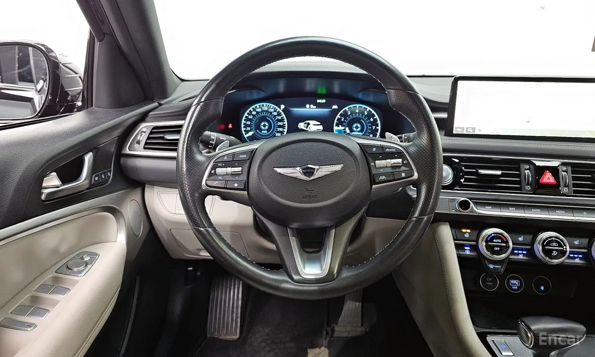 Фото 13 - Genesis G70