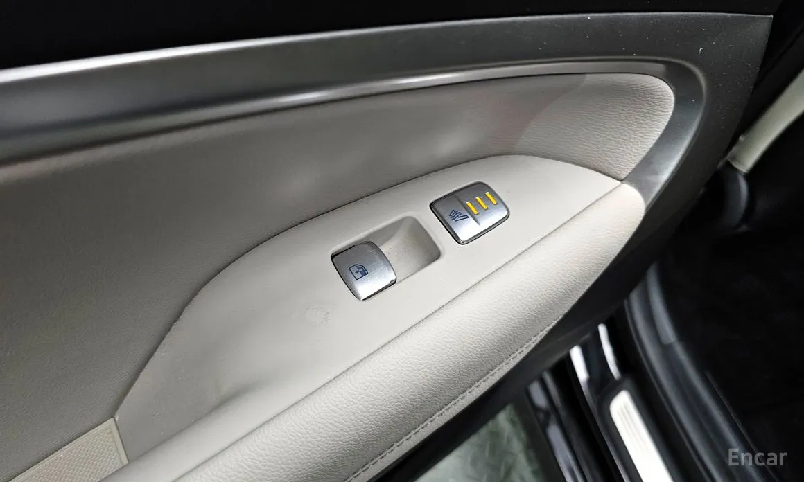 Фото 19 - Genesis G70