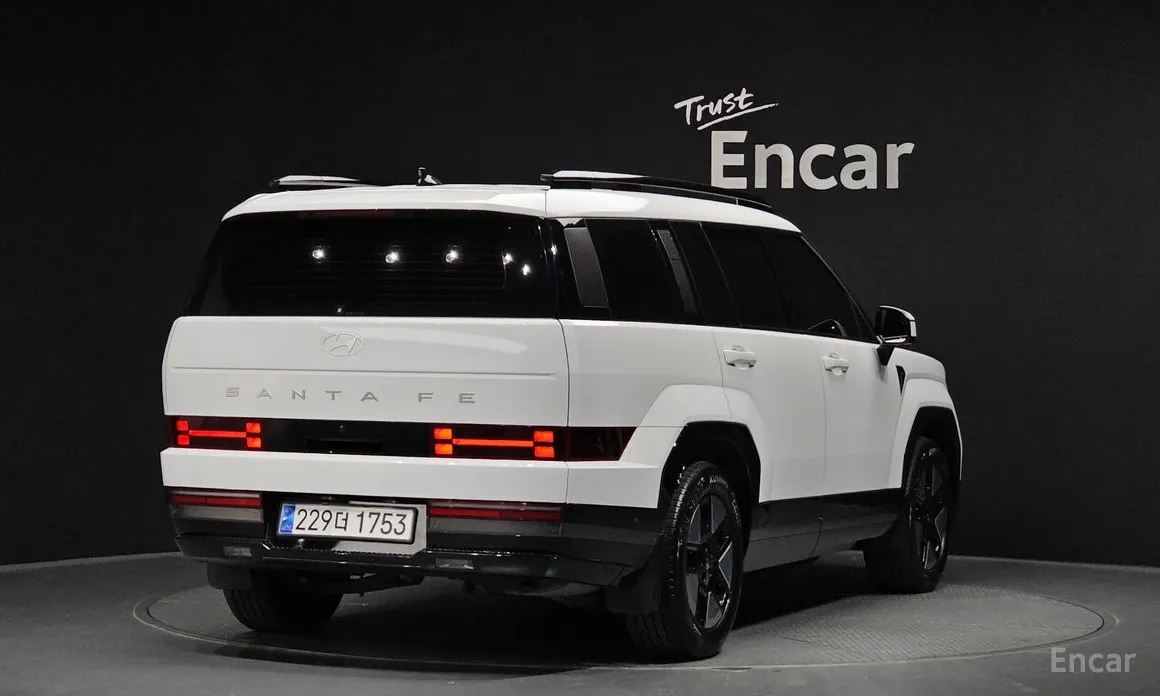 Фото 2 - Hyundai Santa Fe