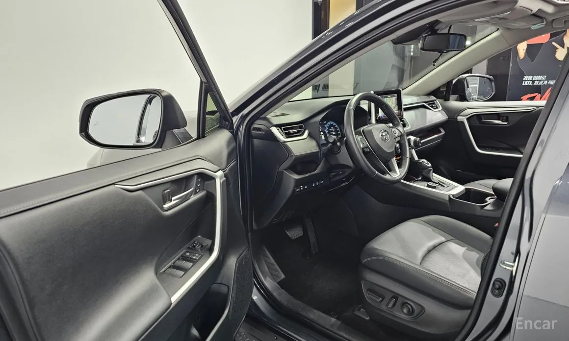 Фото 10 - Toyota RAV4