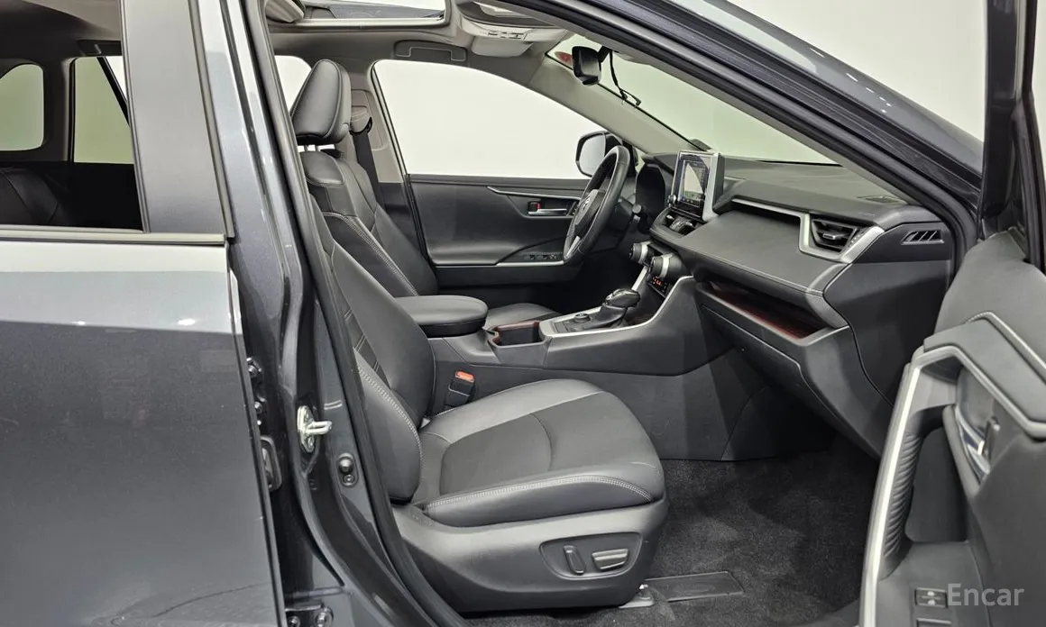 Фото 11 - Toyota RAV4