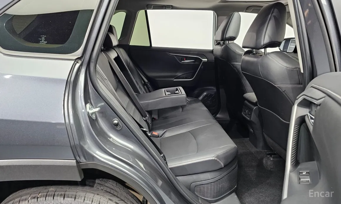 Фото 12 - Toyota RAV4