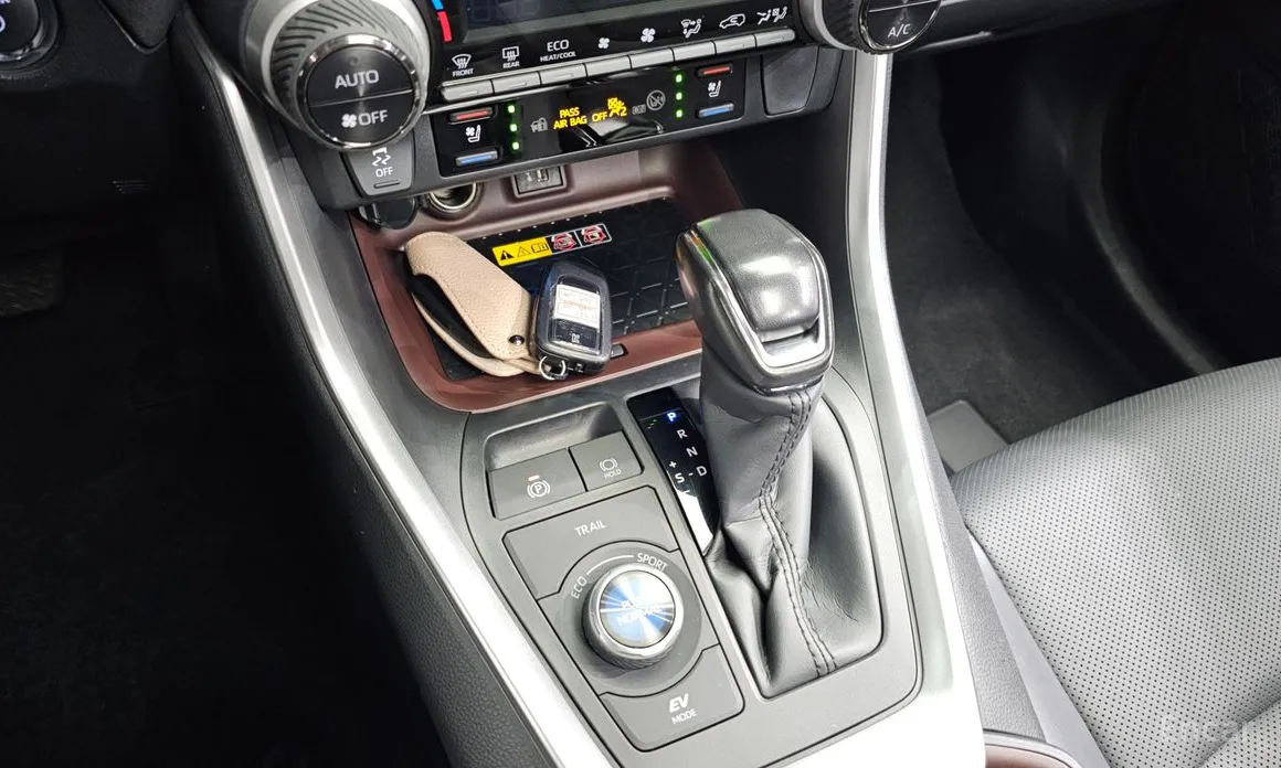 Фото 9 - Toyota RAV4