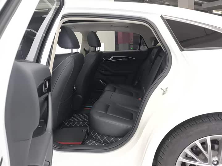 Фото 11 - Bestune B70