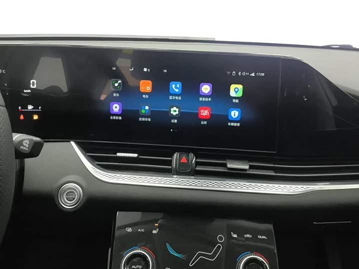 Фото 13 - Bestune B70