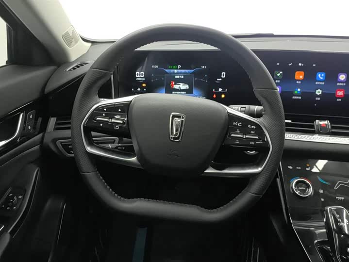 Фото 15 - Bestune B70