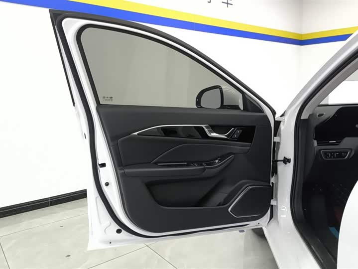 Фото 7 - Bestune B70