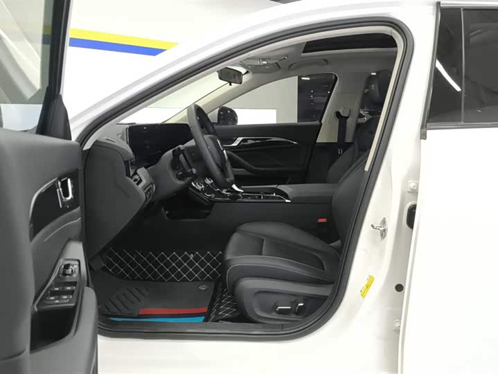 Фото 9 - Bestune B70