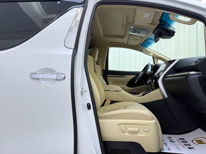 Фото 10 - Toyota Vellfire