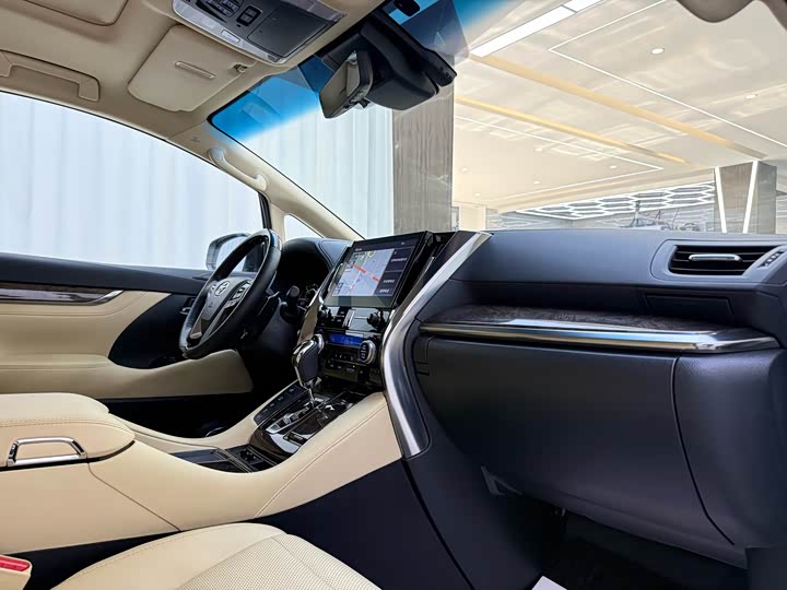 Фото 11 - Toyota Vellfire