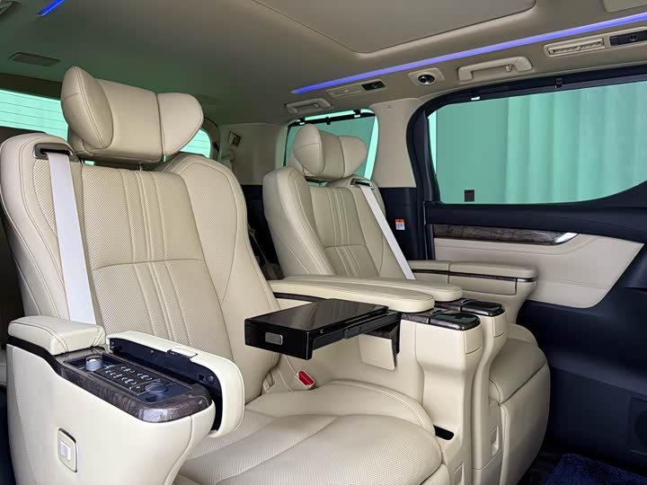 Фото 12 - Toyota Vellfire