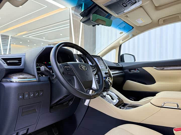 Фото 5 - Toyota Vellfire