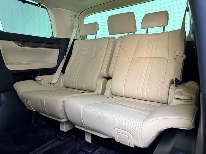 Фото 8 - Toyota Vellfire