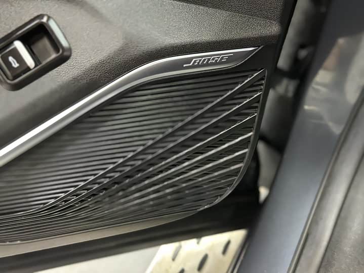 Фото 14 - Geely Monjaro