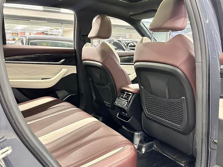 Фото 19 - Geely Monjaro