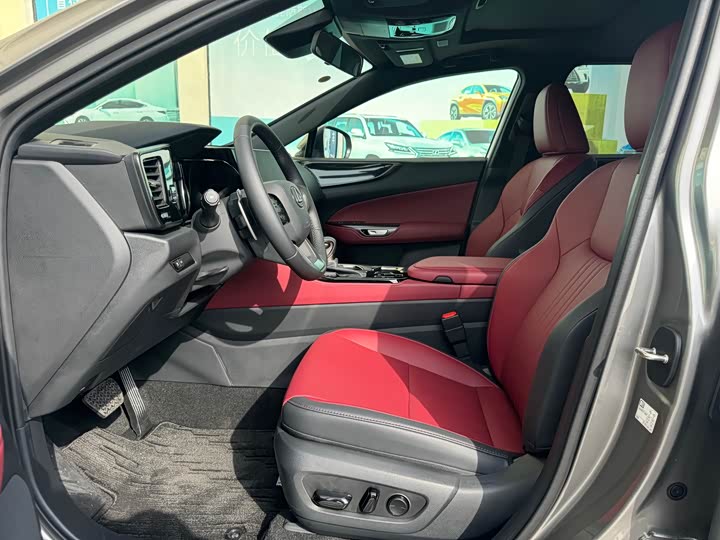 Фото 4 - Lexus NX