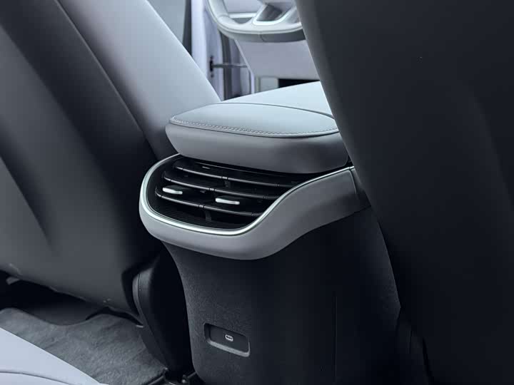 Фото 26 - Nio ET5T