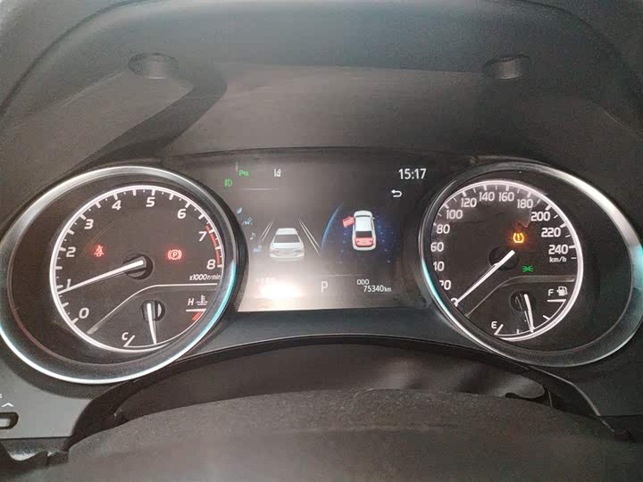 Фото 12 - Toyota Camry