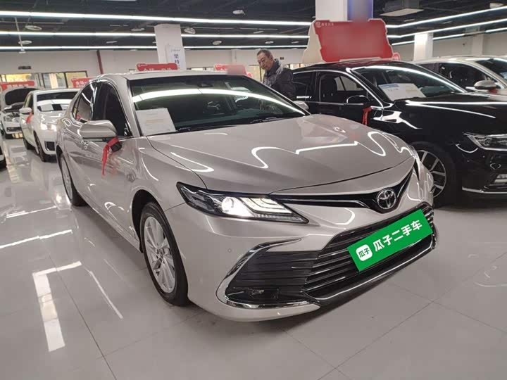 Фото 4 - Toyota Camry
